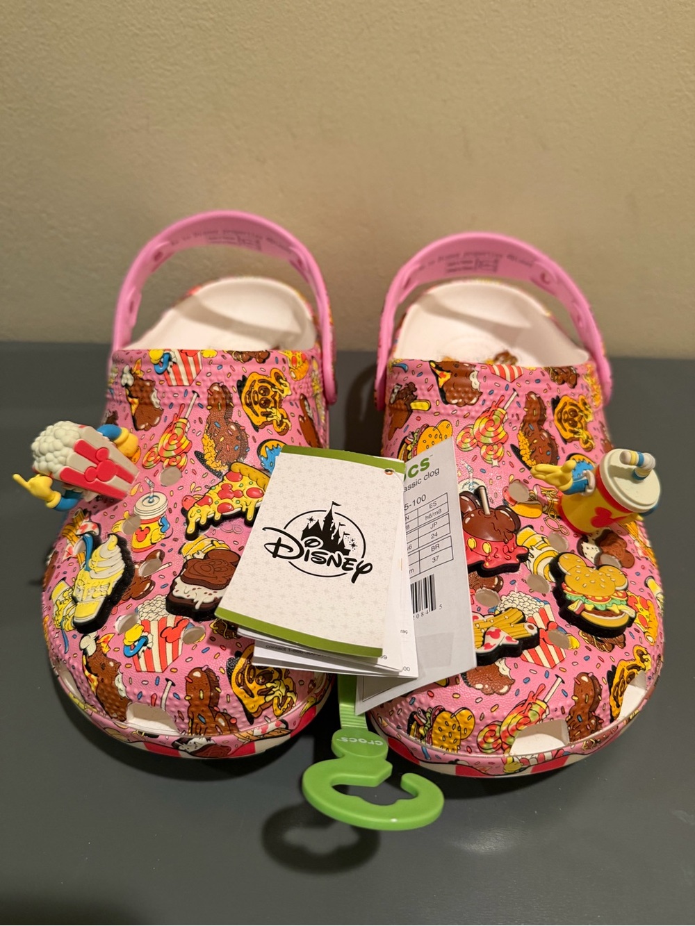 NWT Disney Parks Disney Eats snacks Crocs Clogs M6 / W8
